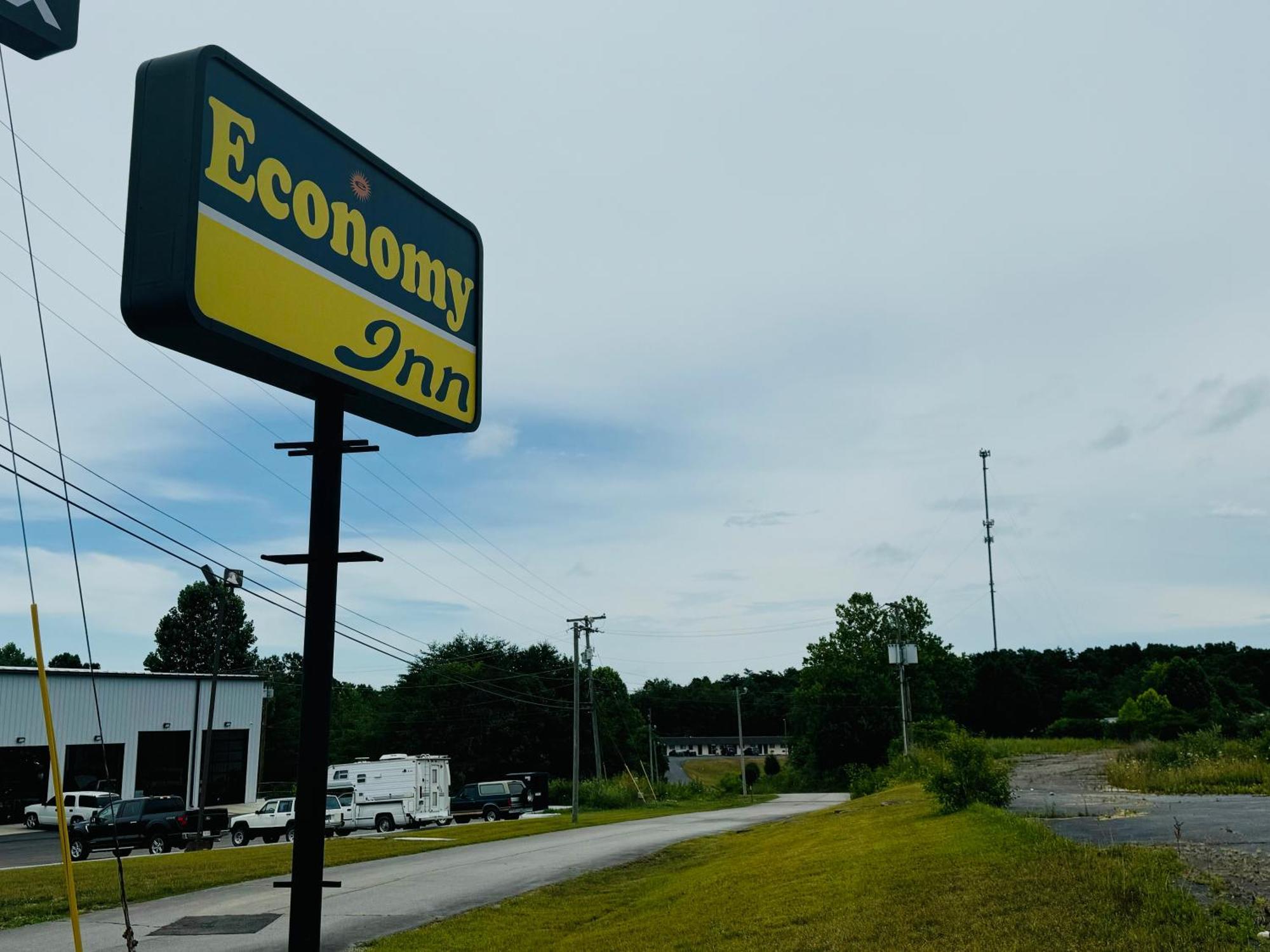 Economy Inn Crossville Exterior photo