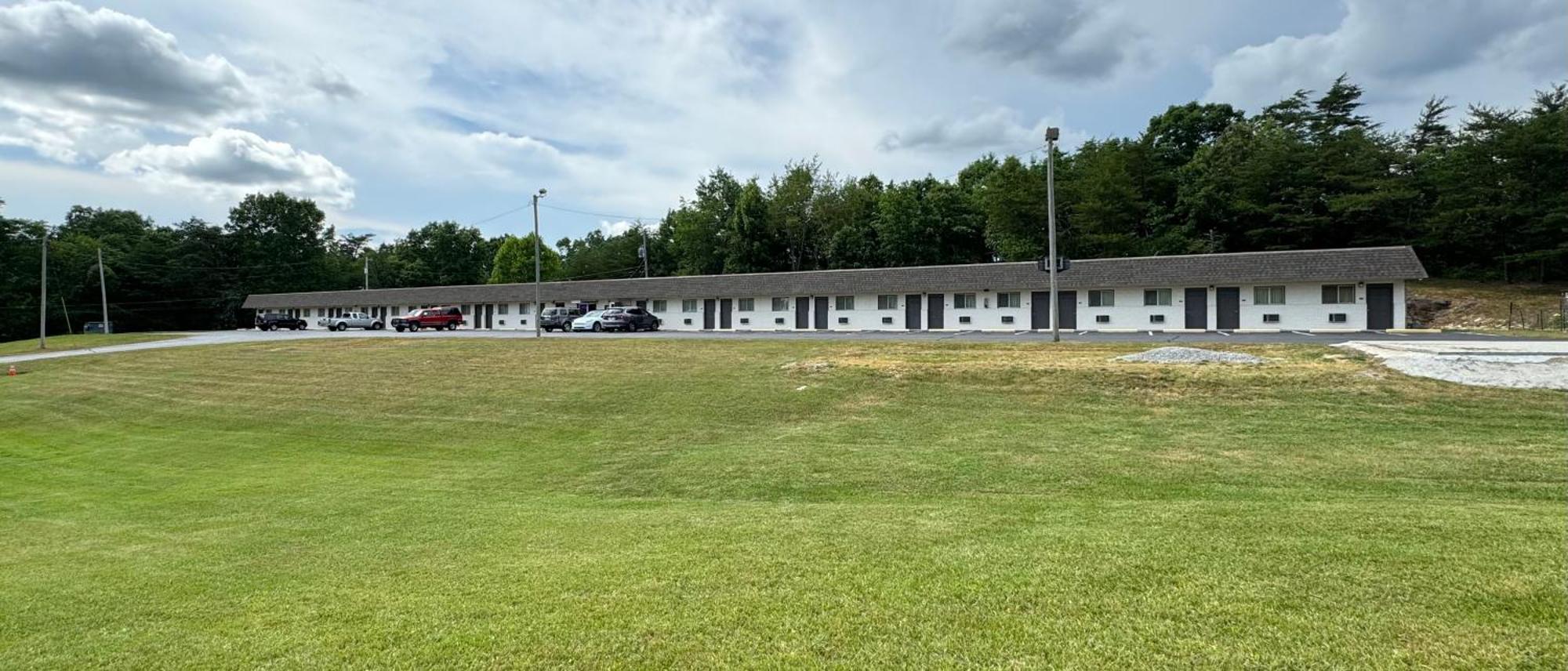 Economy Inn Crossville Exterior photo