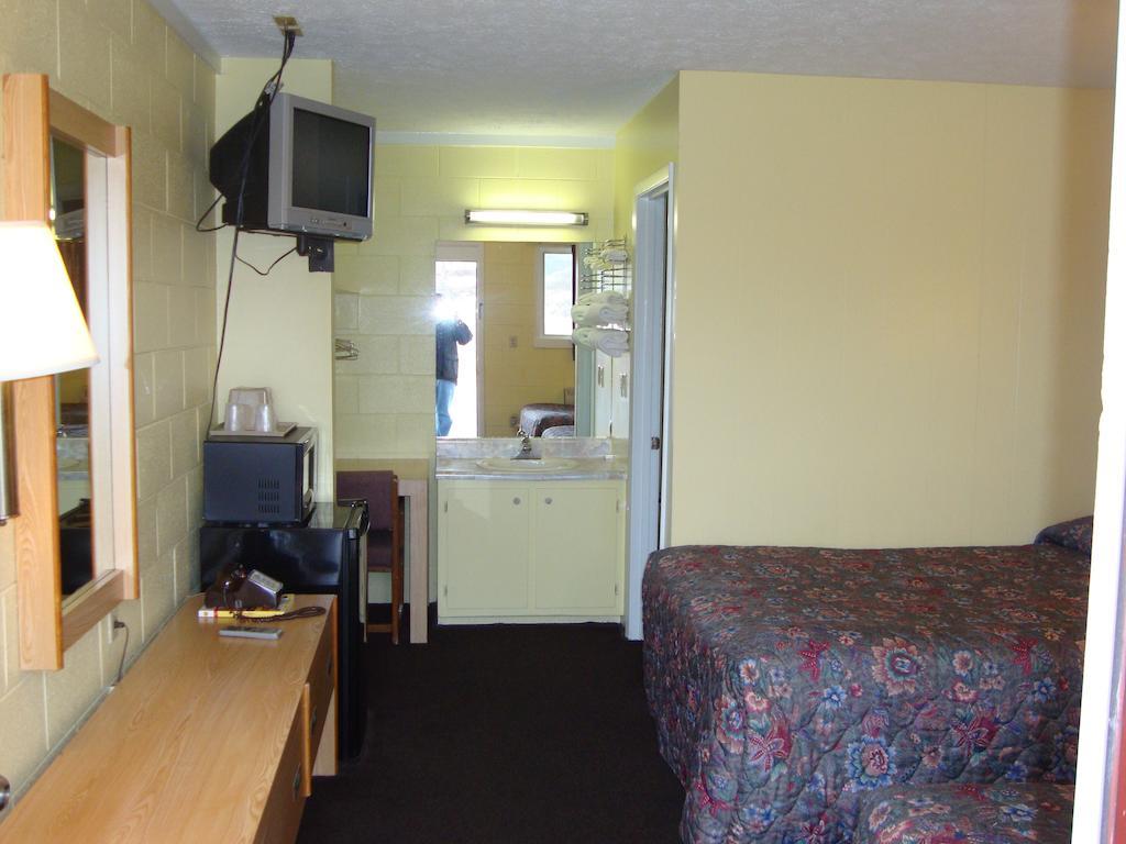 Economy Inn Crossville Room photo